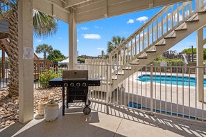 Terrace/patio - Sea Star - Oceanfront Deluxe Retreat in North Myrtle Beach - 6 Bedrooms | 6 Bathrooms | Sleeps 27 (North Myrtle Beach)