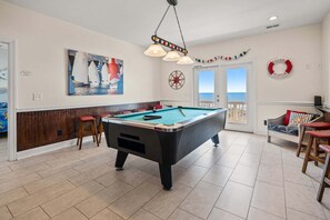 Games room - Sea Star - Oceanfront Deluxe Retreat in North Myrtle Beach - 6 Bedrooms | 6 Bathrooms | Sleeps 27 (North Myrtle Beach)