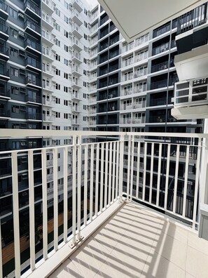 Room, 1 Bedroom, Balcony, Pool View | Balcony