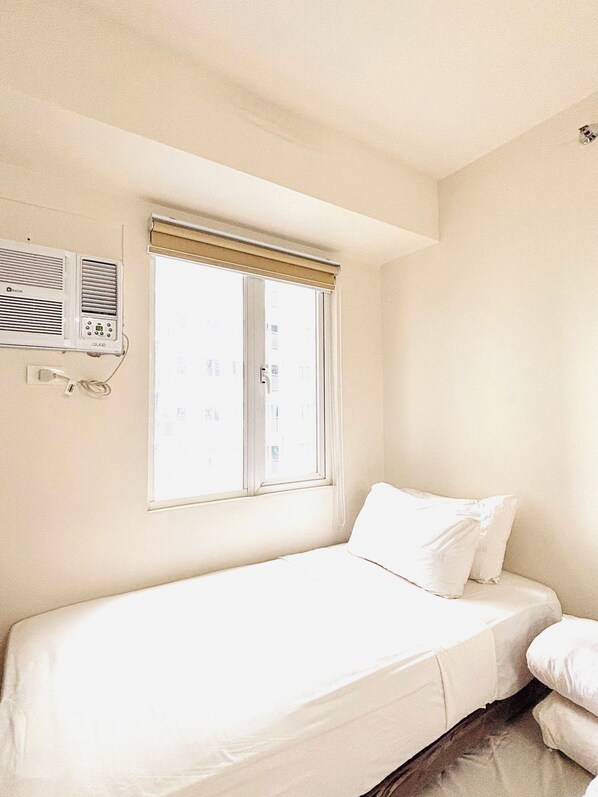 Room, 1 Bedroom, Balcony, Pool View