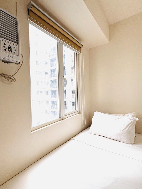 Zimmer, 1 Schlafzimmer, Balkon, Poolblick