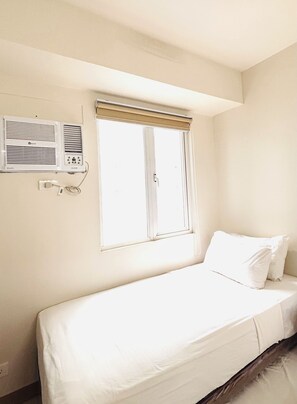 Quarto, 1 quarto, sacada, vista para a piscina | 1 quarto