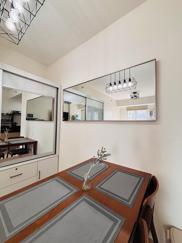 Room, 1 Bedroom, Balcony, Pool View | Dining room