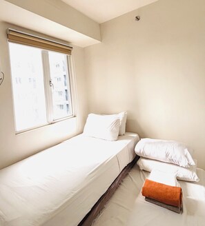 Room, 1 Bedroom, Balcony, Pool View