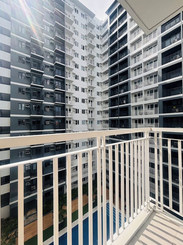 Room, 1 Bedroom, Balcony, Pool View | Balcony