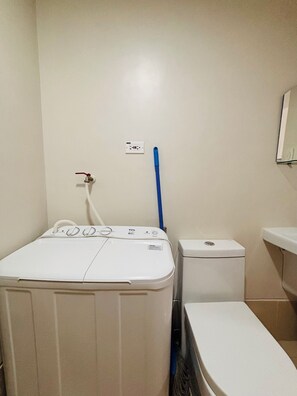 客房, 1 間臥室, 露台, 泳池景 | 浴室