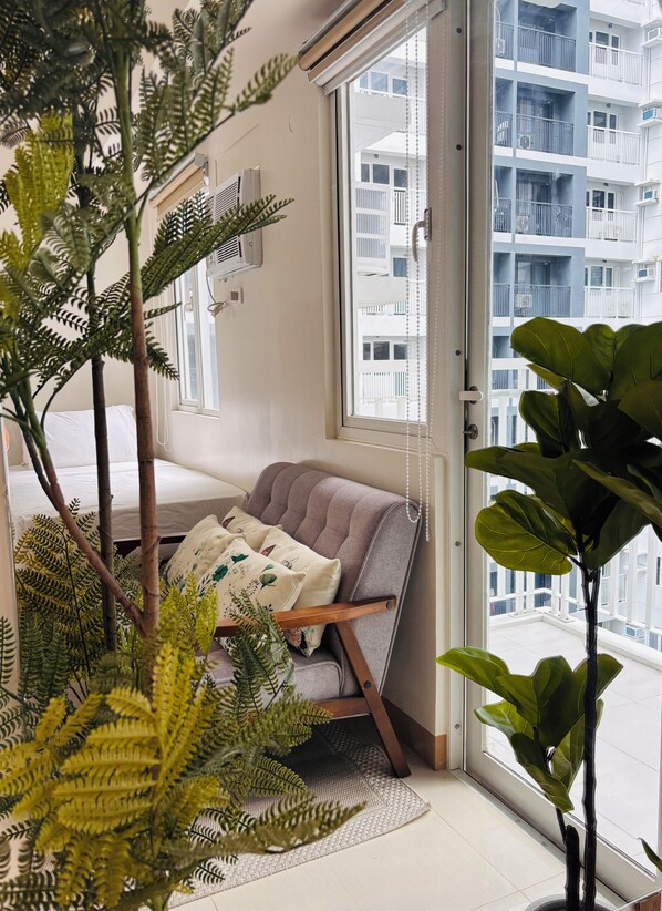 Room, 1 Bedroom, Balcony, Pool View | Balcony