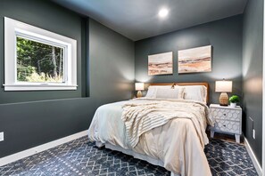 Planxa i posts de planxar, un bressol de viatge i wifi gratuïta