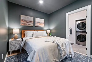 Bügeleisen/Bügelbrett, Reisekinderbett, kostenloses WLAN, Bettwäsche