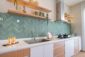 Fridge, microwave, oven, dishwasher