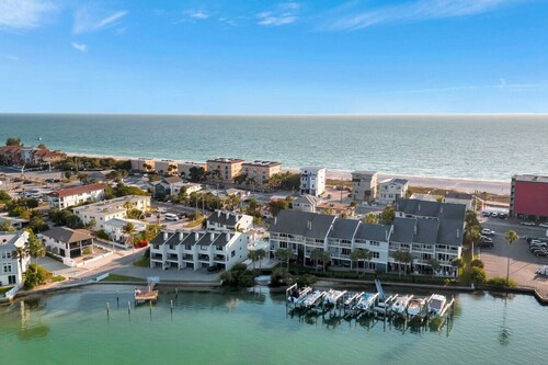 Tiki House  - Beachside Bliss Walk to Beach