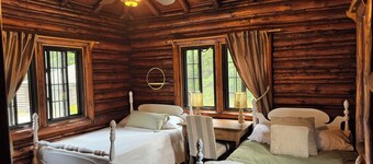 Peaceful 5-Bedroom Lodge in the Adirondack Mountains