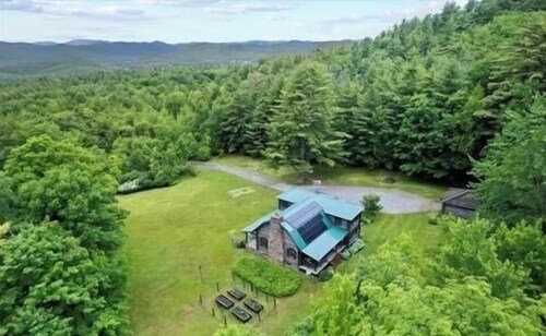 Peaceful 5-Bedroom Lodge in Lake George Adirondack Mountains