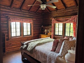 5 habitaciones, escritorio y tabla de planchar con plancha 