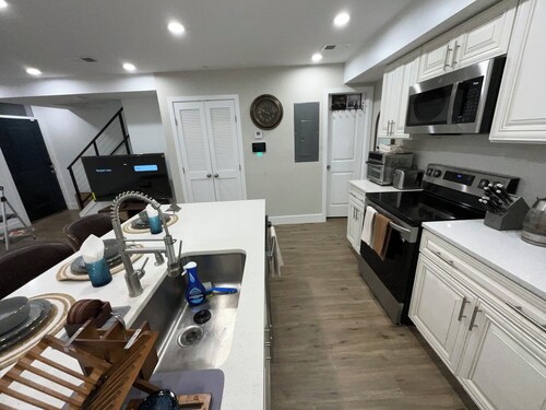 Welcoming 2-bedroom house 2 .5 bath.   in Washington  DC welcome to