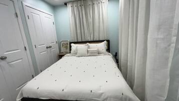 2 chambres, fer et planche à repasser, Wi-Fi, draps fournis