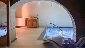 A spa area with a hot tub, seating, and a wooden cabinet with amenities. - Stunning apartment in Lubriano with sauna (Lubriano)