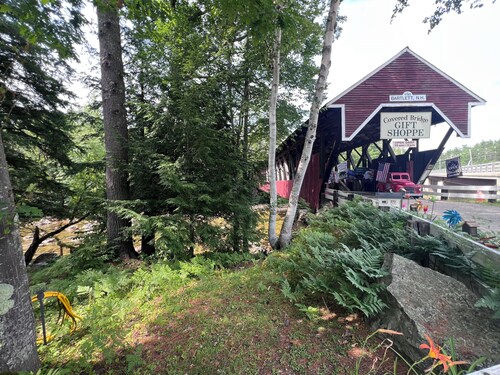 Charming 3-bedroom home away from home in lovely Bartlett NH, Adventure awaits.