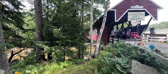 Charming 3-bedroom home away from home in lovely Bartlett NH, Adventure awaits.