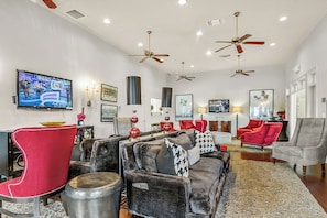 Smart TV - NEW Remodel Maxwell Place Walk to Stadium Pool & Gym Access (Tuscaloosa)