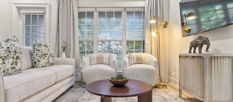 NEW Remodel Maxwell Place at Houndstooth Walk to Stadium with Pool & Gym Access