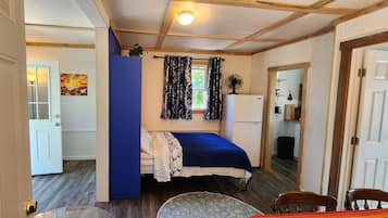 1 bedroom, iron/ironing board, Internet, bed sheets