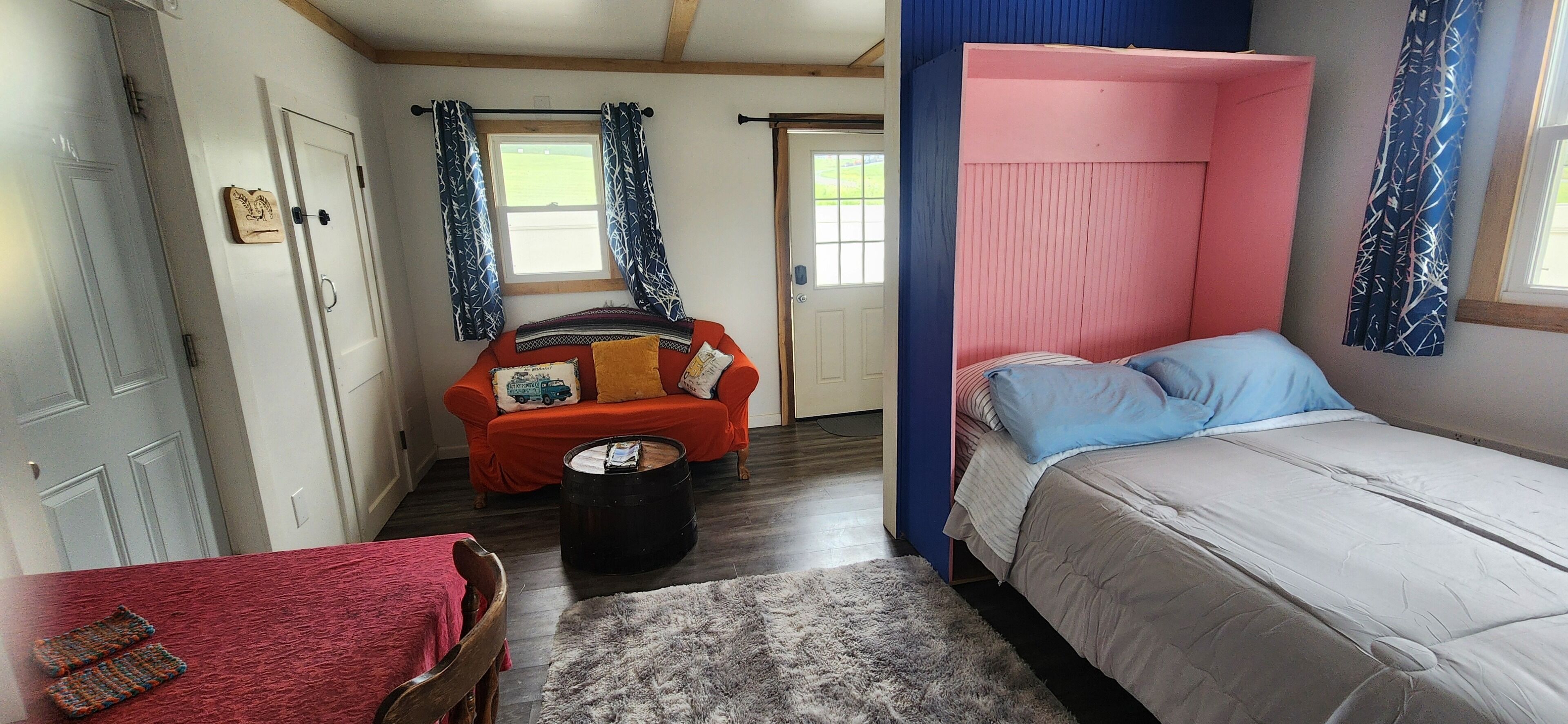 1 chambre, fer et planche à repasser, accès Internet, draps fournis