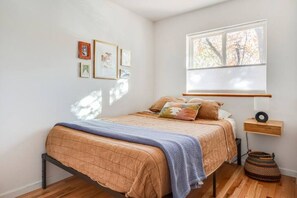 3 quartos, acesso à internet, roupa de cama