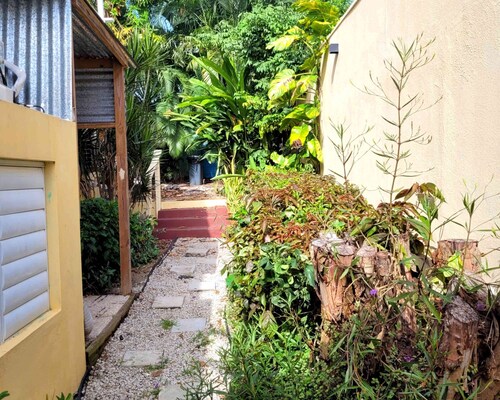 Garden 1 bedroom in Esperanza, close to everything