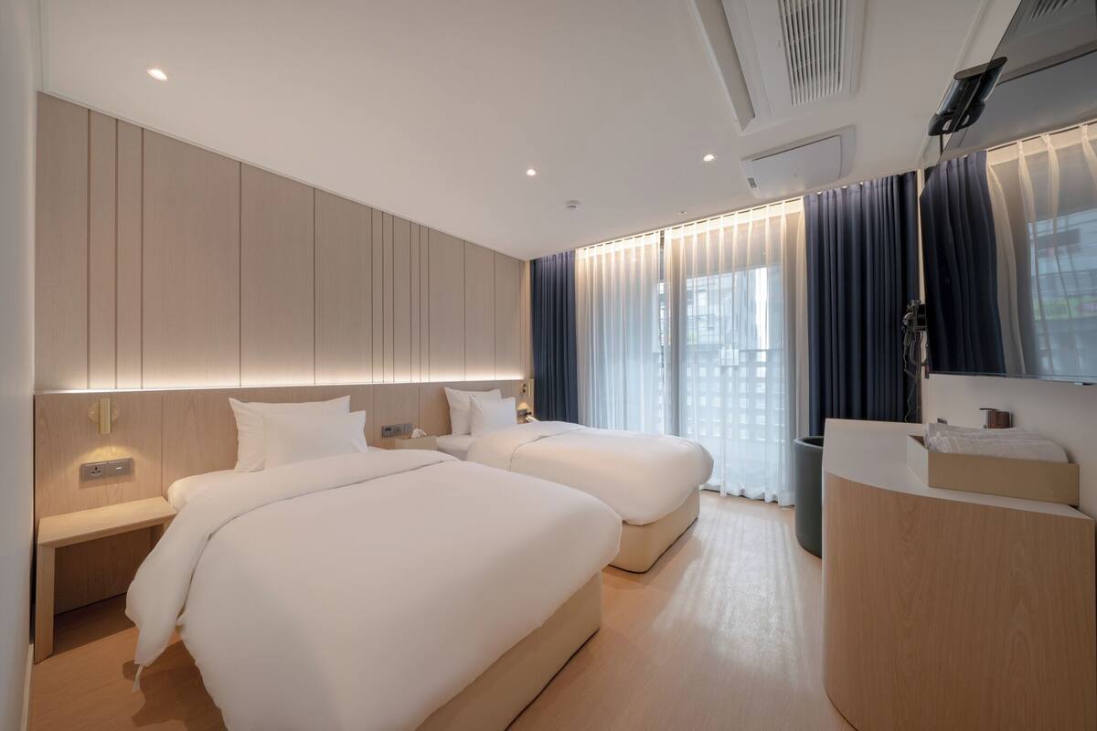 Twin Room | Blackout drapes, soundproofing, free WiFi, wheelchair access