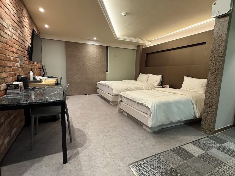 Deluxe Twin Room, Non Smoking | Down comforters, desk, laptop workspace, free WiFi
