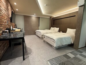 Kamar Twin Deluks, Bebas Asap Rokok | Selimut bulu angsa, meja kerja, dan ruang kerja ramah laptop