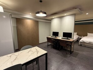 ห้องลักซ์ชัวรี่ทวิน, วิวเมือง | ภายใน
