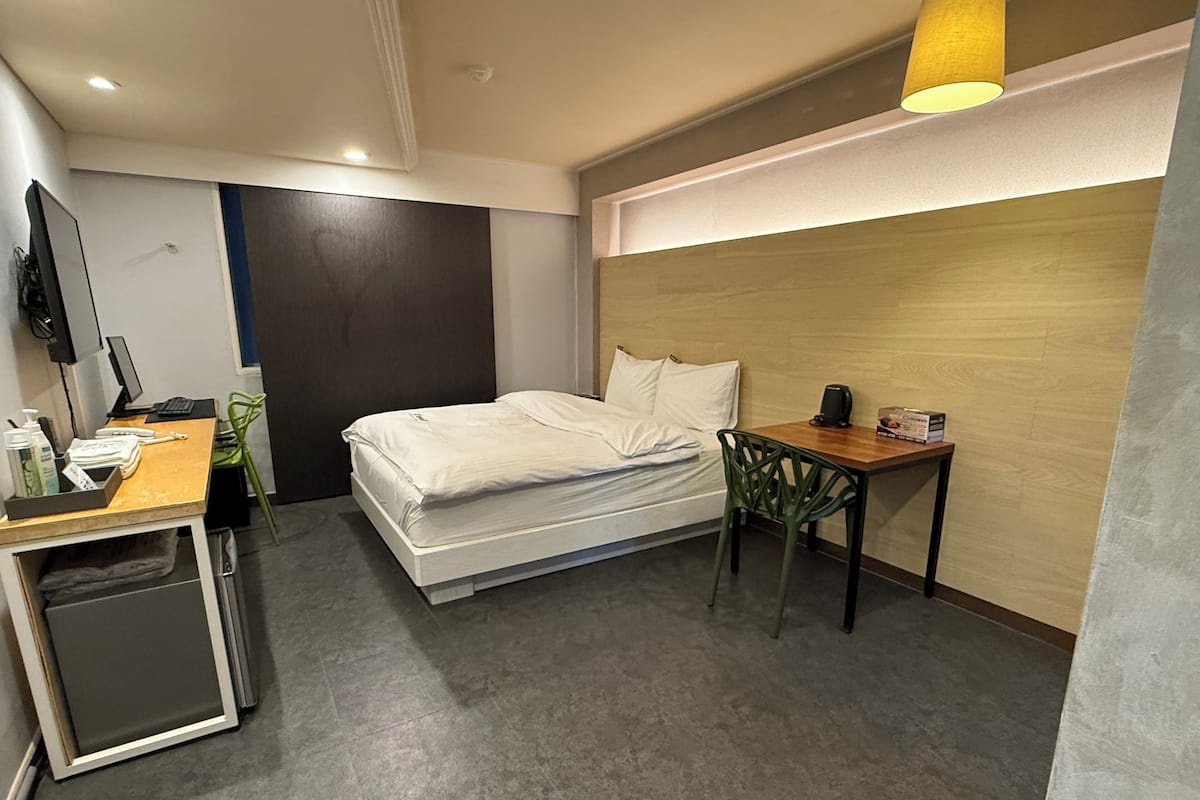 Deluxe Double Room, City View | Desk, laptop workspace, free wired internet