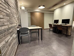 Habitación de lujo con 2 camas individuales, vista a la ciudad | Interior