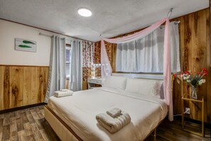 3 chambres, fer et planche à repasser, Wi-Fi, draps fournis