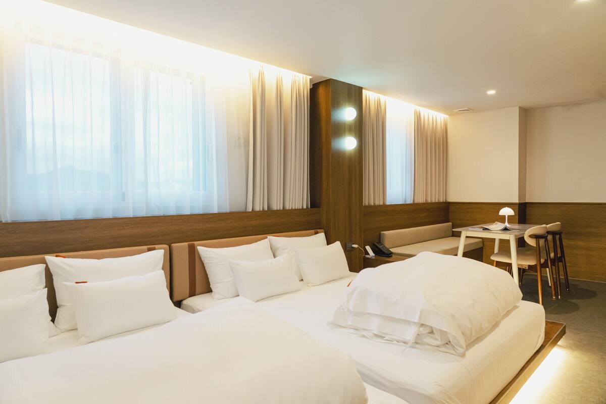 Wifi gratis, decoración personalizada y muebles diferentes