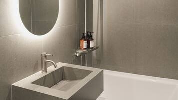 Doppia Deluxe | Bagno | Set di cortesia gratuito, asciugacapelli, accappatoio, bidet