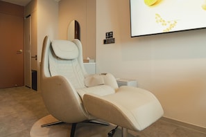 Signature Twin Room | Free WiFi, bed sheets