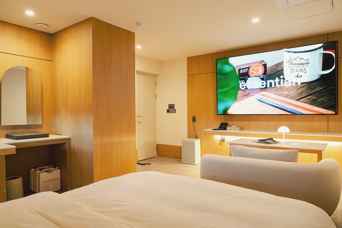 Wifi gratis, decoración personalizada y muebles diferentes