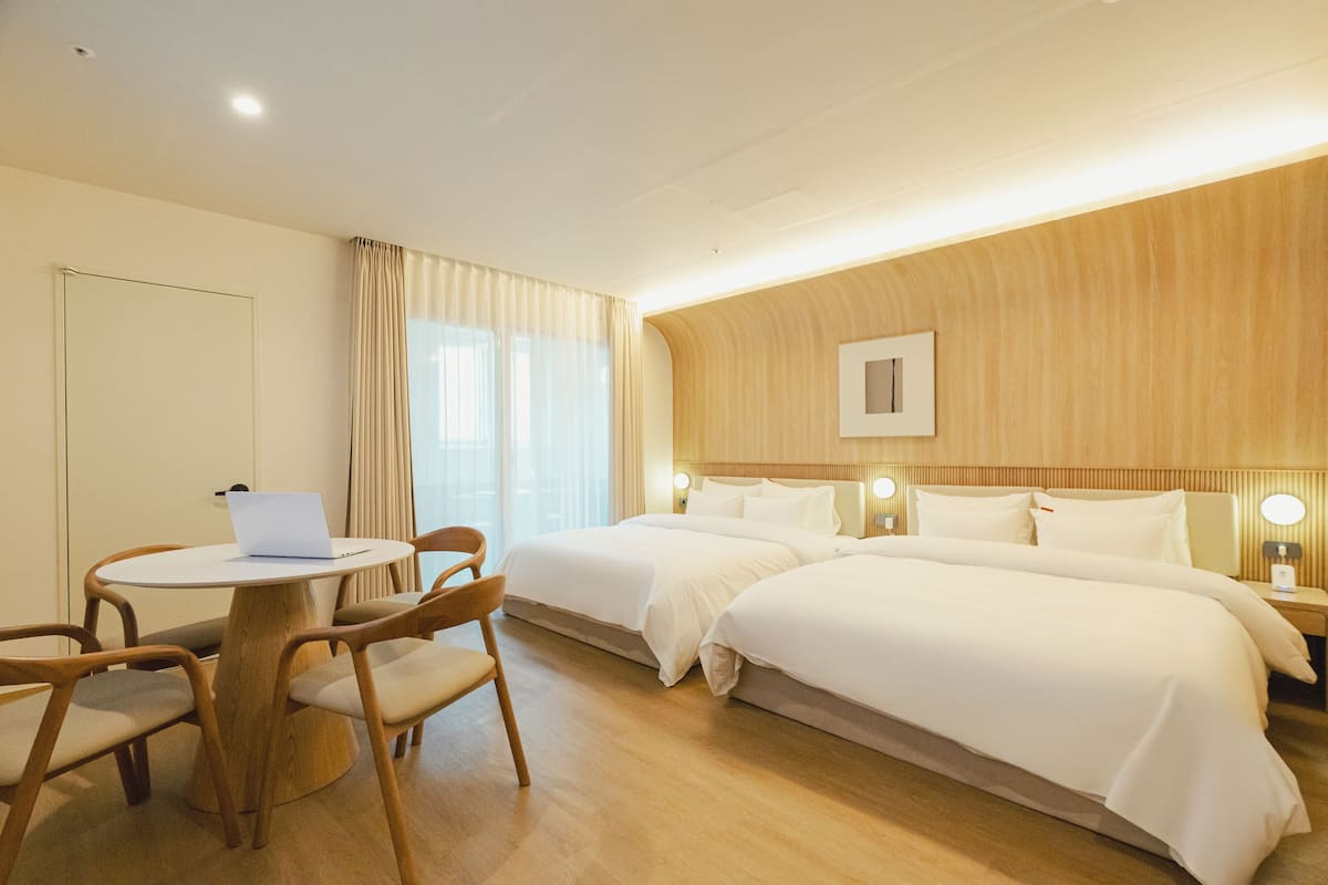 Wifi gratis, decoración personalizada y muebles diferentes