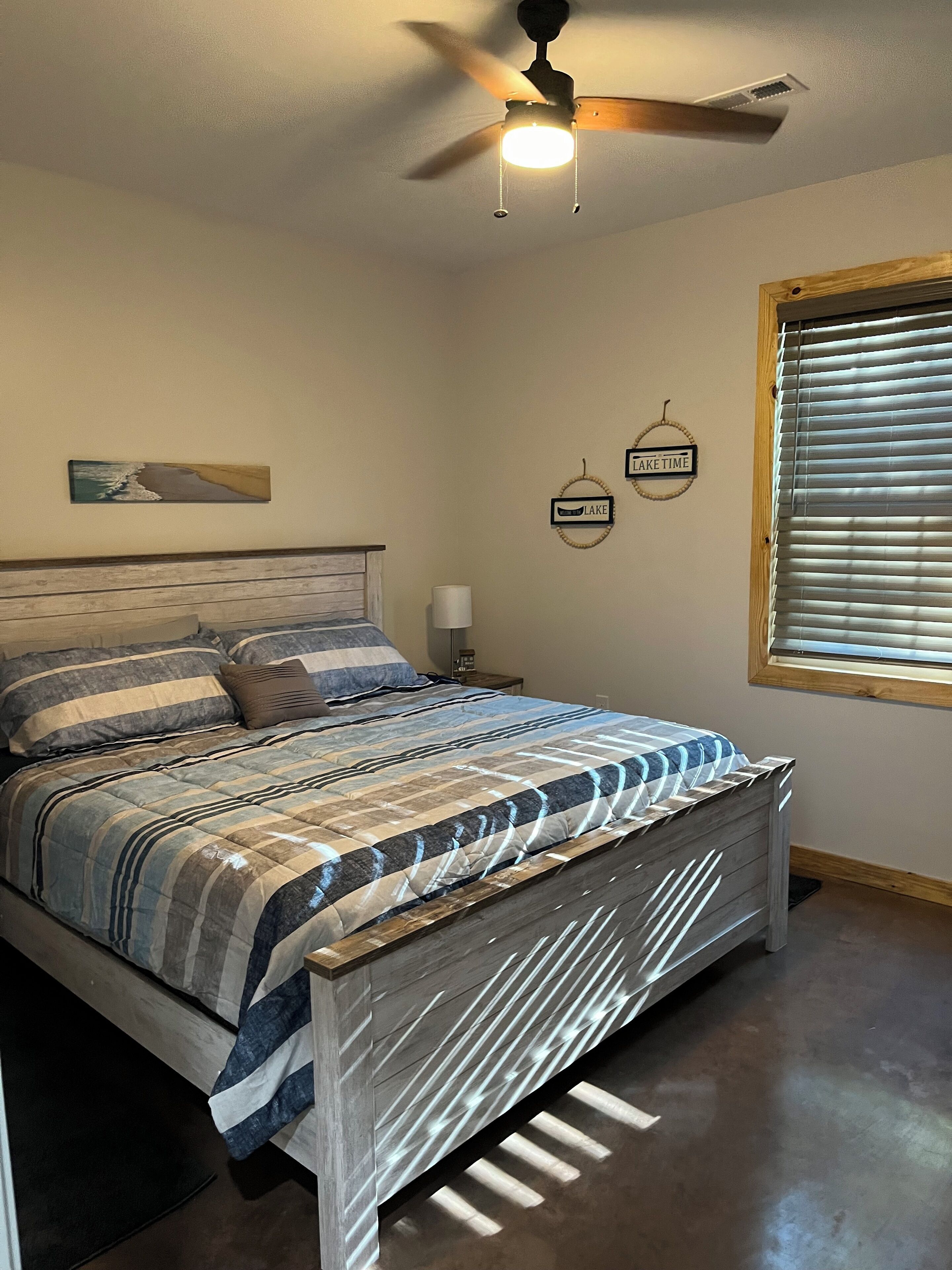 3 bedrooms, iron/ironing board, internet, bed sheets