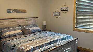 3 bedrooms, iron/ironing board, internet, bed sheets