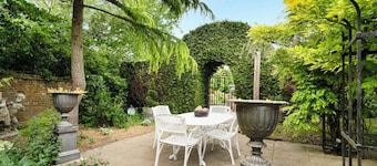 Wisteria Lodge - beautiful countryside retreat