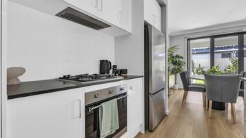 Mikrobølgeovn, ovn, kogeplade, opvaskemaskine