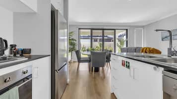 Microonde, forno, piano cottura, lavastoviglie