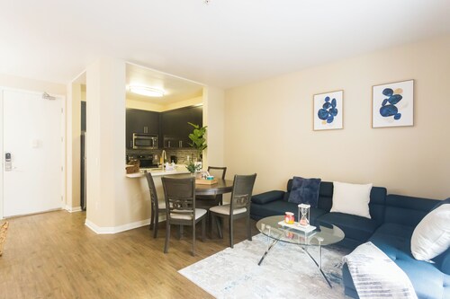 Charming Oasis by the Beach 1Bed, fitness & Pool in gorgeous Marina del Rey