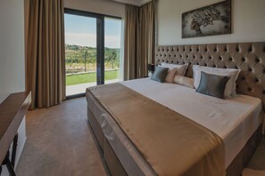 4 bedrooms, desk, free WiFi, bed sheets