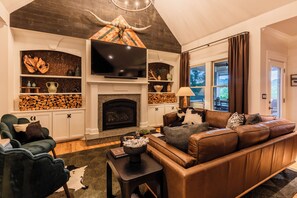 Living area - Welcome to Leiper's Fork Luxe at Hillsboro Hideaway in Franklin, Tennessee. (Franklin)
