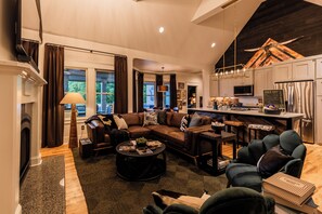 Living area - Welcome to Leiper's Fork Luxe at Hillsboro Hideaway in Franklin, Tennessee. (Franklin)